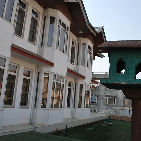 Hotel Kaisar Srīnagar Exteriér fotografie