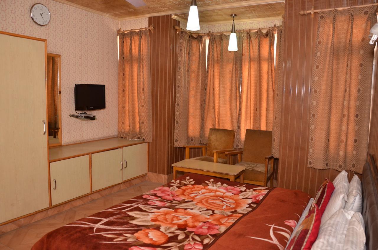 Hotel Kaisar Srīnagar Exteriér fotografie