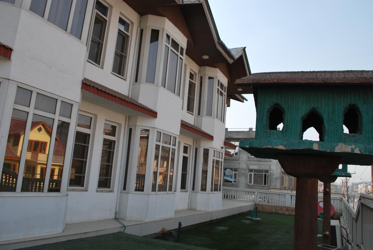 Hotel Kaisar Srīnagar Exteriér fotografie
