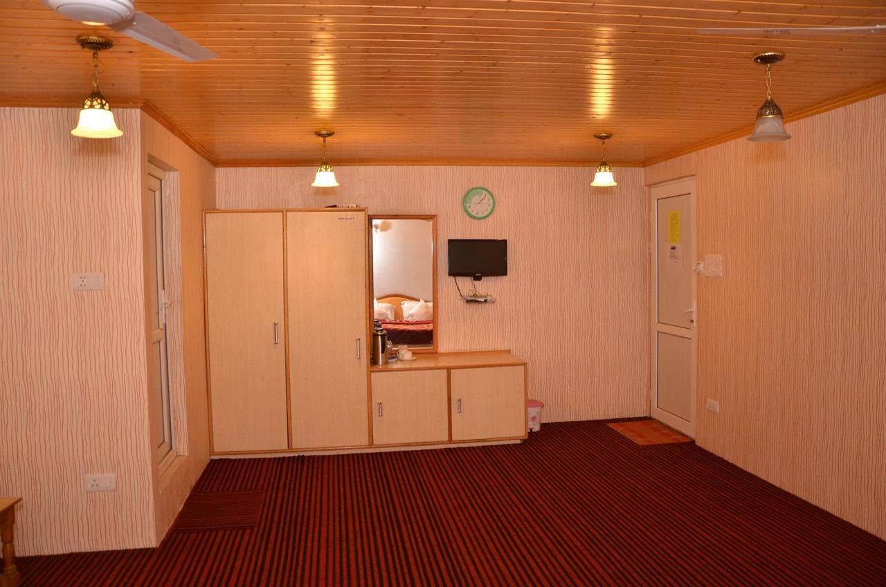 Hotel Kaisar Srīnagar Exteriér fotografie