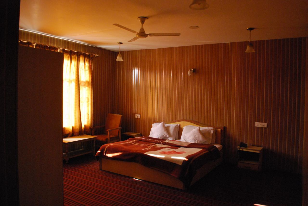 Hotel Kaisar Srīnagar Exteriér fotografie